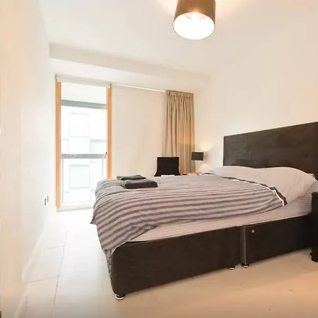 Hanover Dock Apartment